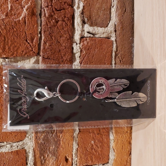 NWT Grace Adele feather bag clip/keychain - Picture 9 of 10